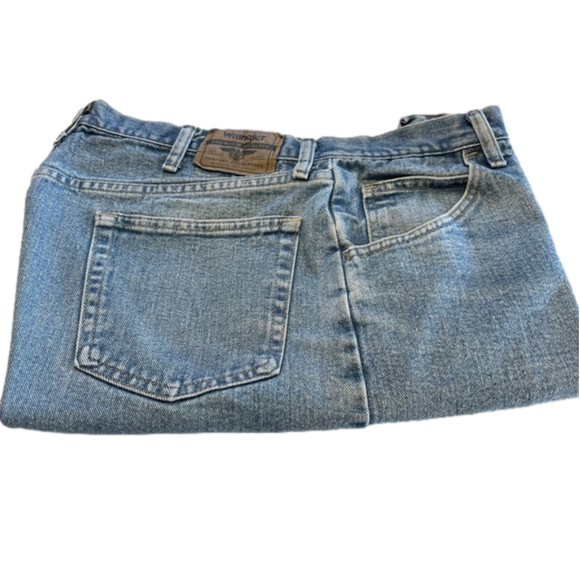 Men's Wrangler Denim Jean Shorts Relaxed Fit Medium Wash Sz 38 - Picture 8 of 8